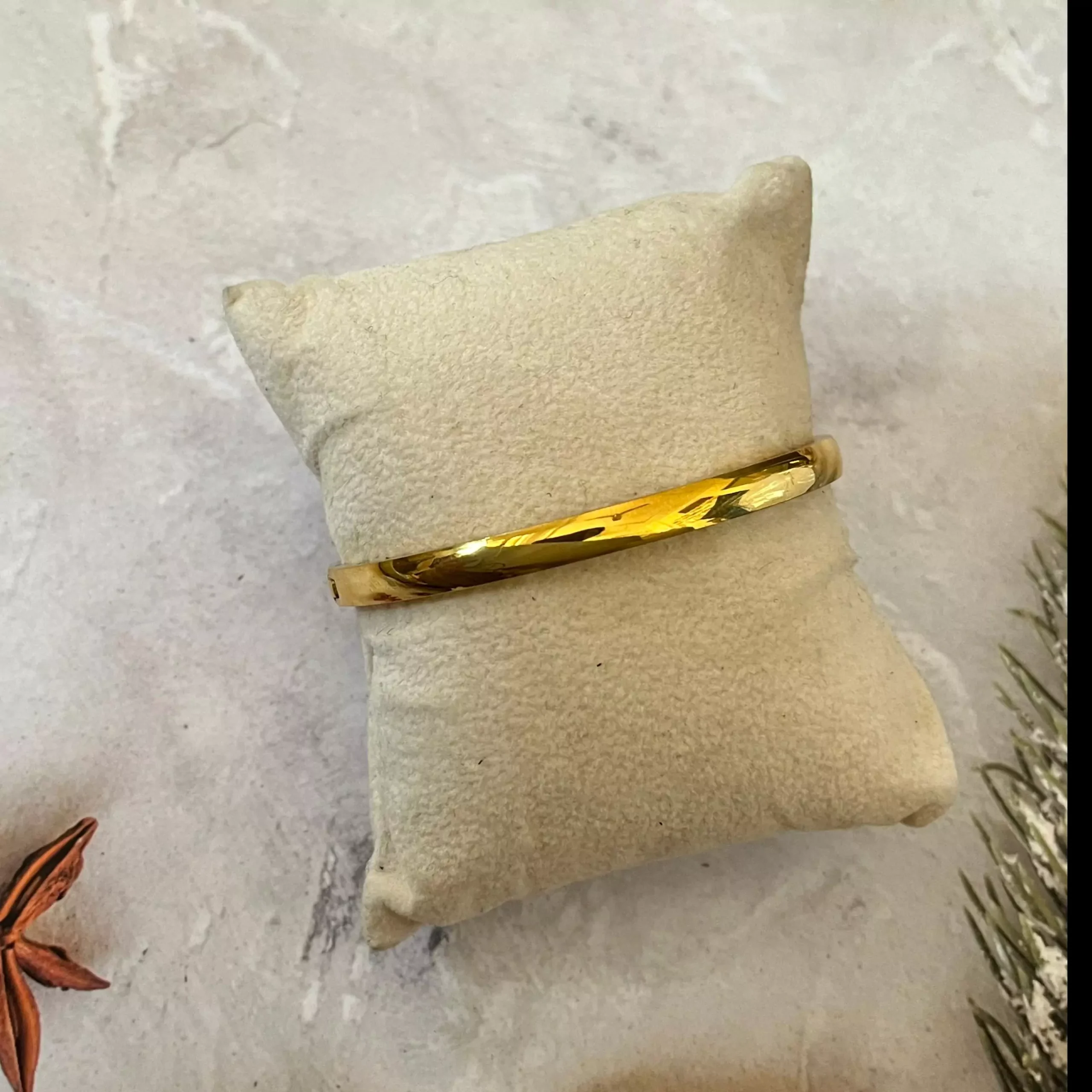 Gold Plated Minimal Bracelet 1