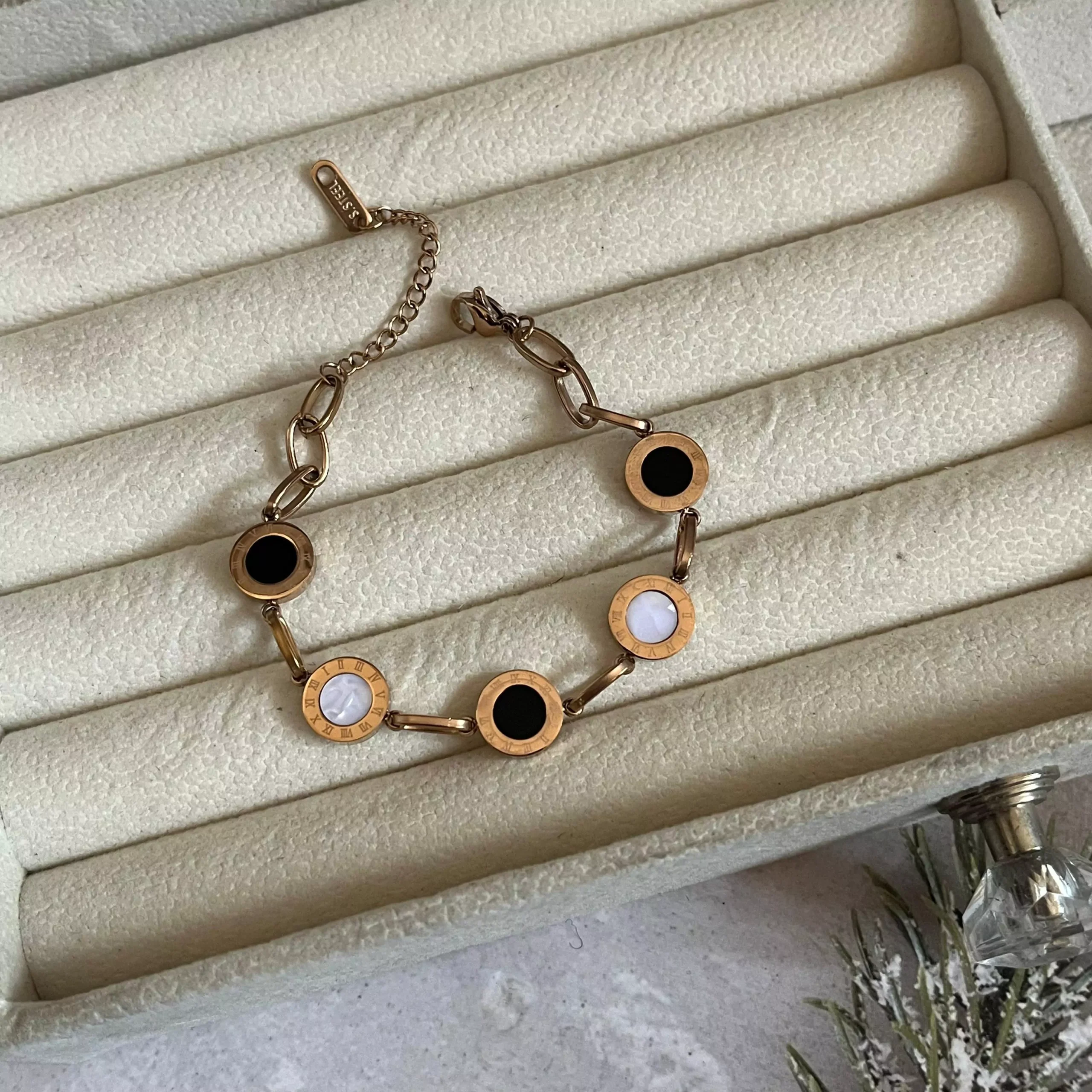 Roman Chunky Bracelet 1