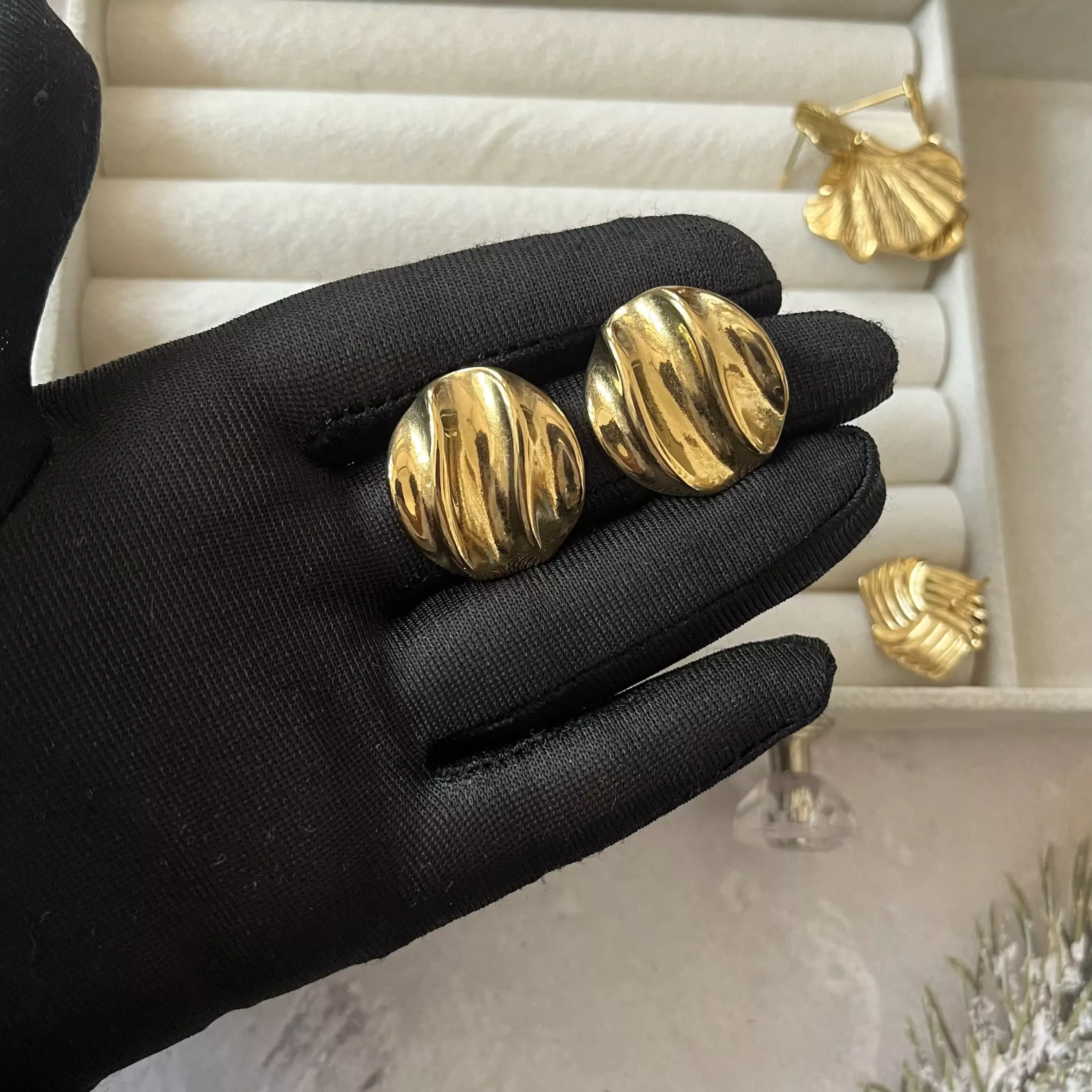 Wave Pattern Button Earrings