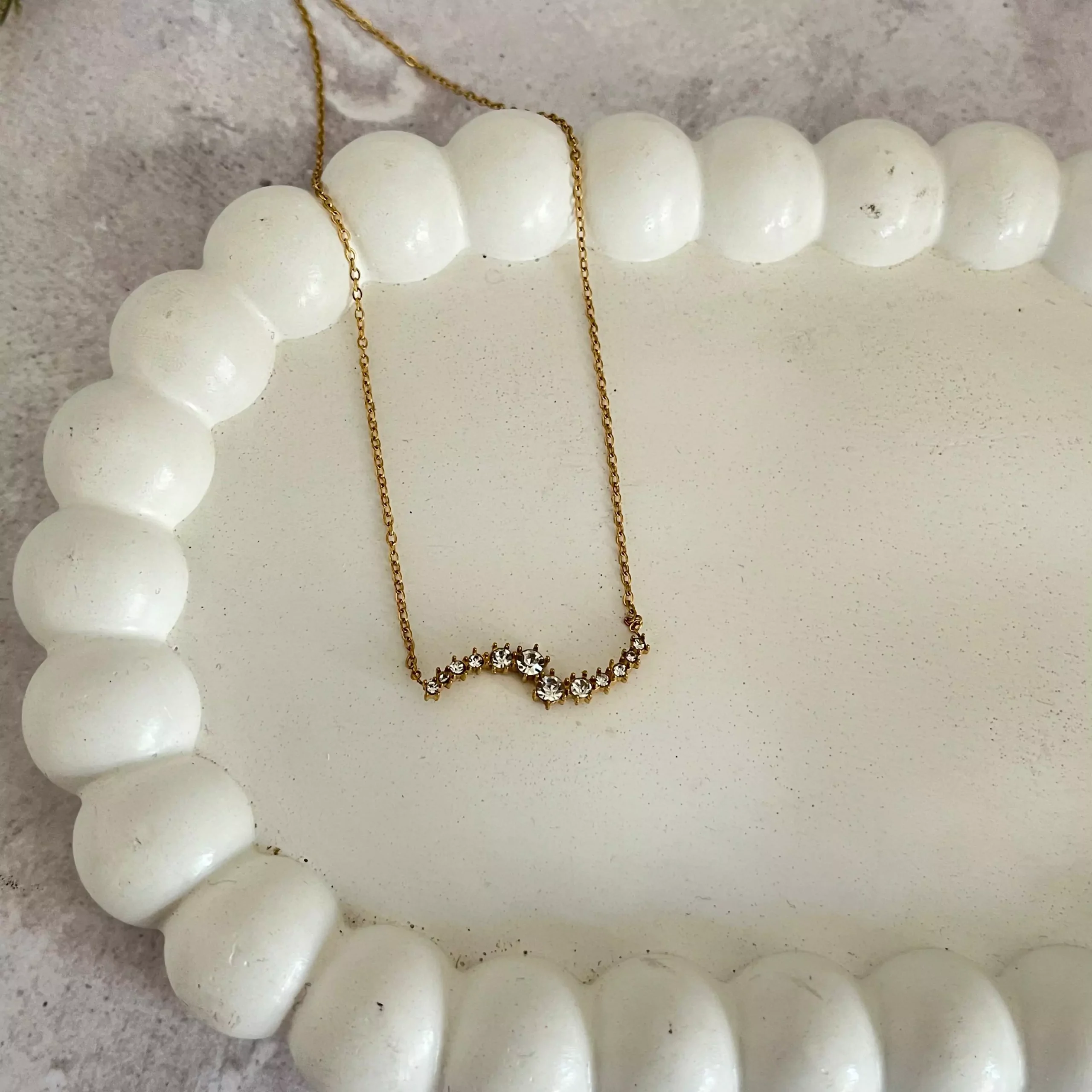 Flowy Stone Necklace 01